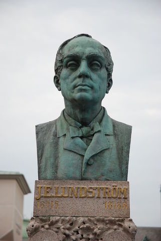 Johan Lundström startar tändsticksfabrien