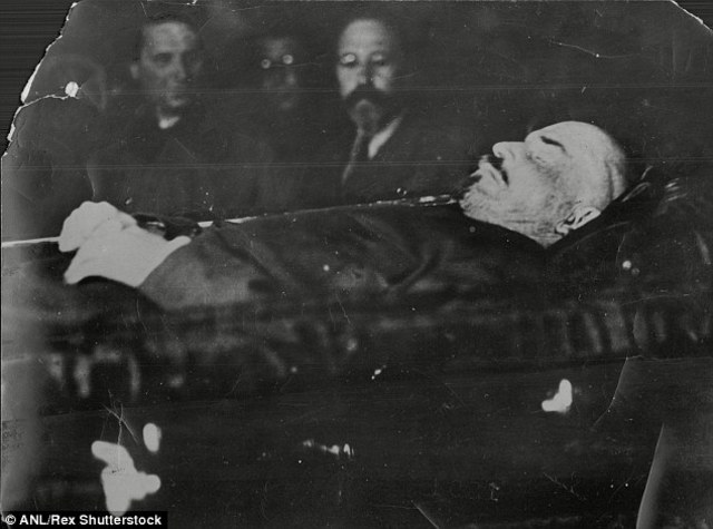 Lenin, head of soviet Russia, dies