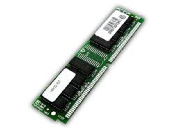 primera computadora con memoria ram