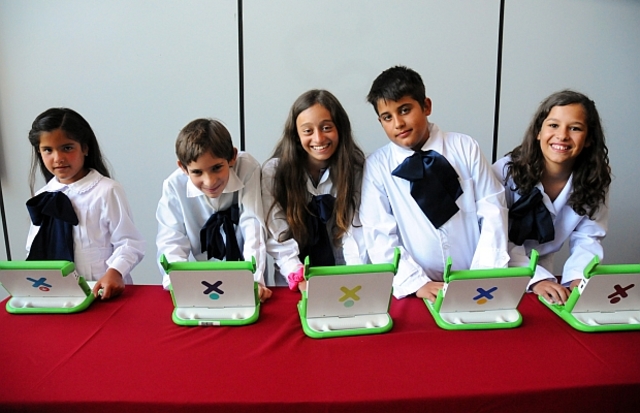 100% de los escolares con computadoras