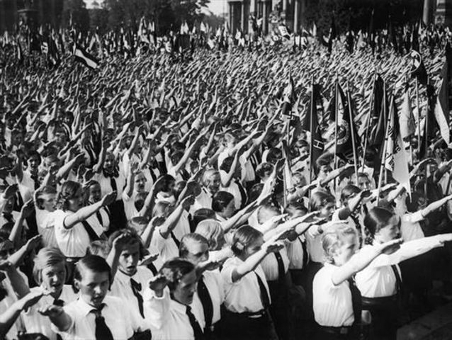 Korinna gets slapped by her Jungmadel leader