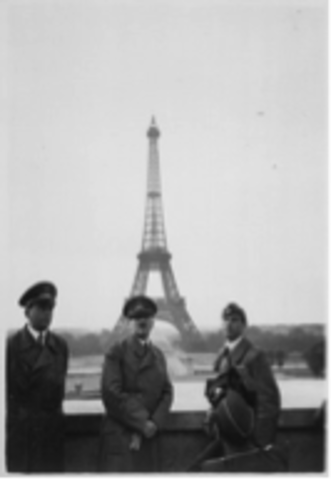 Italia entra a la guerra invadiendo el sur de Francia.