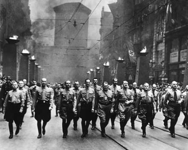 Nazis try to take over Munich