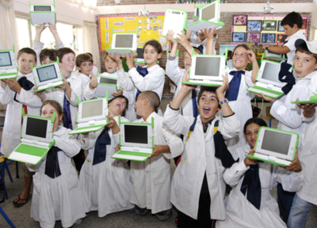 100% de escolares con computadoras