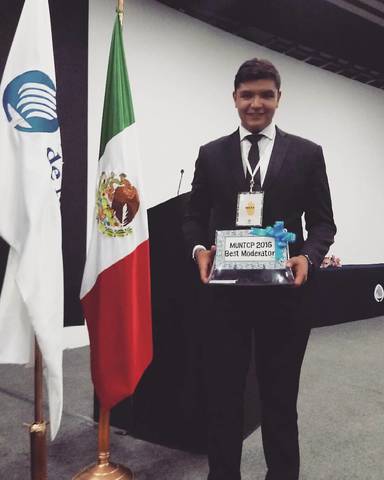Premio a Mejor Moderador en MUNTCP 12va Edición.
