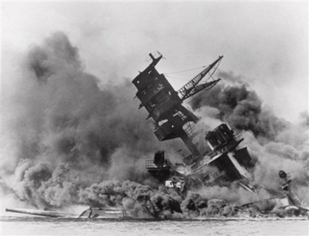 Japón ataca EEUU (Pearl Harbor)