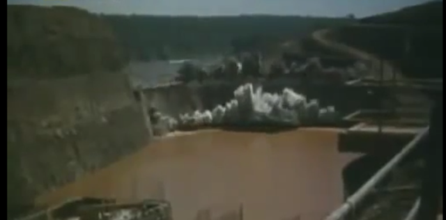 Destrucción muro del canal