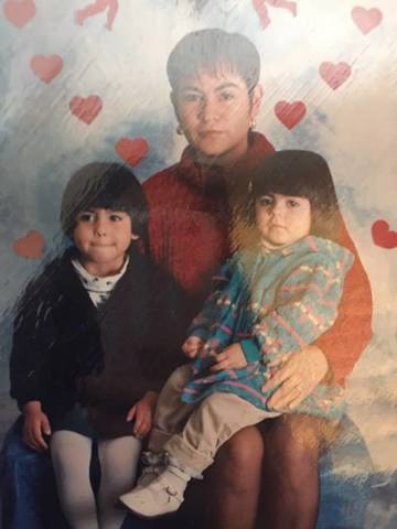 Mi primera sesión de fotos en familia, como pueden ver a mi mama le gustaba mucho ese corte de cabello, las dos hijas iguales.