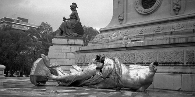 El Ángel de la Independencia es Deribado