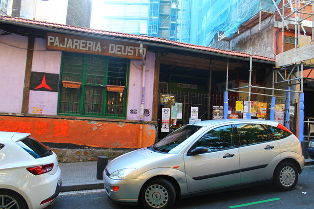 "Txori-denda" okupatu