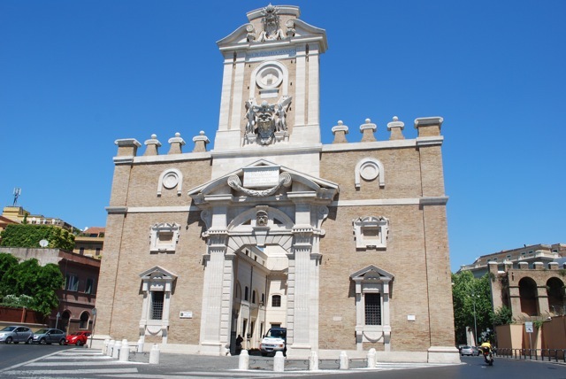 muralla de roma de la puerta pia
