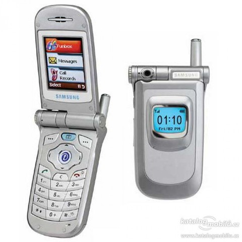 Samsung releases the first camera phone (SCH-V200)