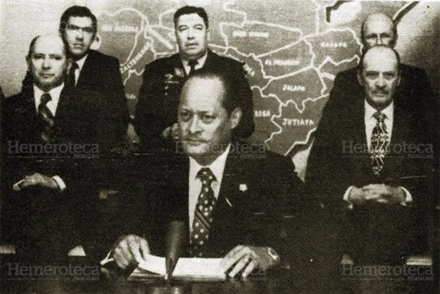 Asume el poder el Coronel Carlos Manuel Arana Ososrio quien suspende las garantias constitucionales