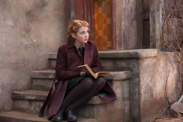 Liesel learns to read