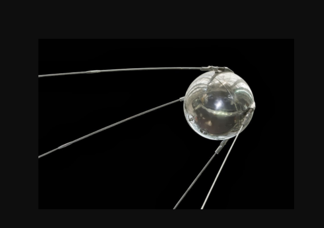 Primer satélite lanzado al espacio