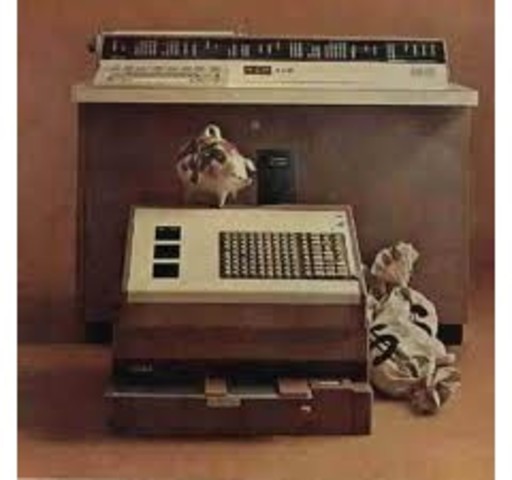 LA PRIMER MINI COMPUTADORA COMERCIALIZADA CON EXITO.