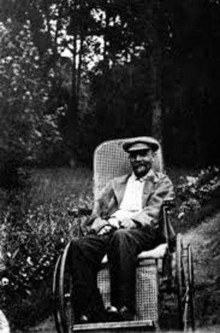 Lenin suffers second stroke