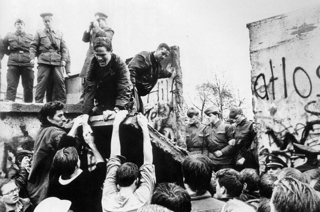 1989: Fall of the Berlin Wall.
