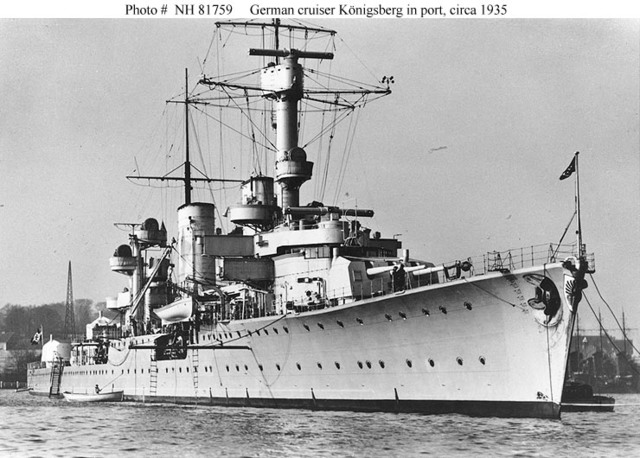 US sends war supplies to Britain in exchange for military bases