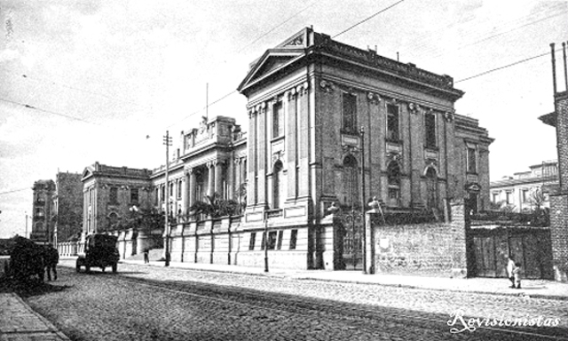 Virrey Vertiz creo la casa de niños expositos.