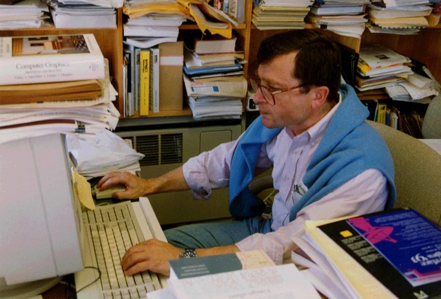 Creación del Primer Sistema de Hipertexto (Hypertext Editing System).