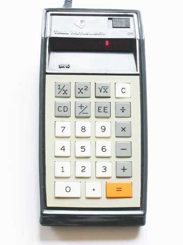 PRIMERA CALCULADORA CIENTIFICA