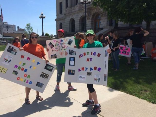 Supporters of Avery and Dassey rally outside Manitowoc County Courthouse.