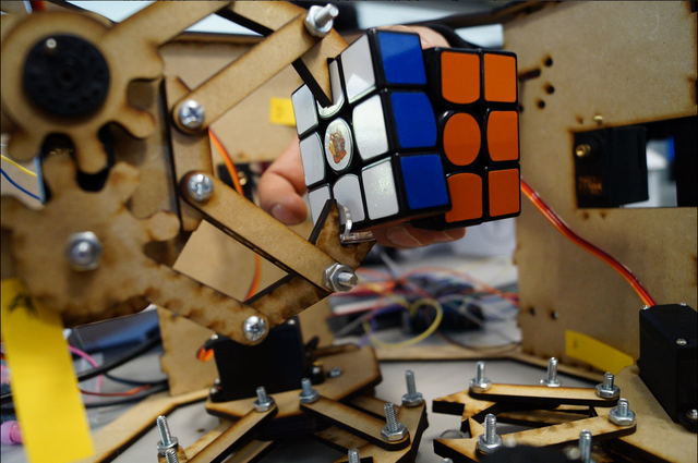 Rubik Solver Robot
