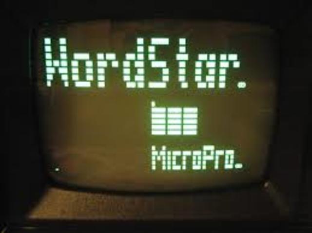 llegó WordStar al mercado, el primero de los procesadores de texto de software que se popularizó entre los poseedores de un ordenador con CP/M, y luego DOS, y luego Windows. WordStar fue lentamente sustituido por WordPerfect a mediados de los 80