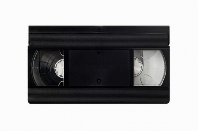 Invención de la cinta VHS para grabar.