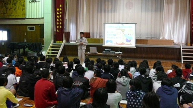 I entered to elementary school.