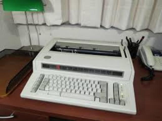 Se origina la máquina de escribir electrica
