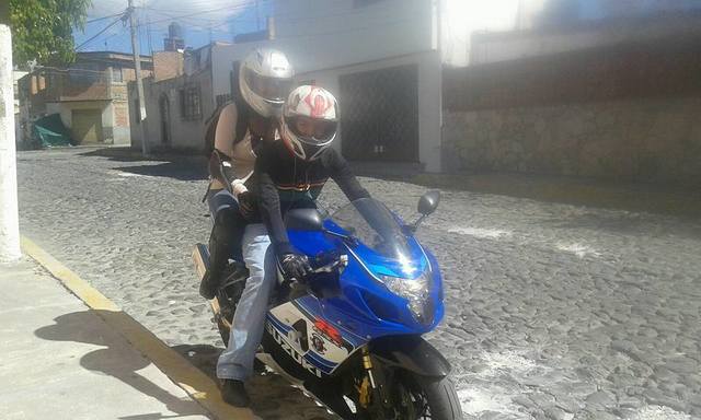 POR UN FUTURO JUNTOS