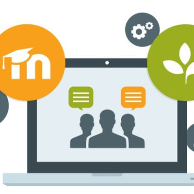 Timeline: Versiones de la plataforma Moodle y sus características específicas.