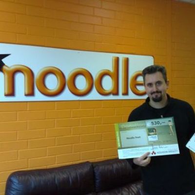 Timeline: Diferentes Versiones de la Plataforma MOODLE y sus Características