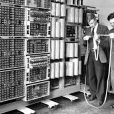 Timeline: Evolución histórica del ordenador.