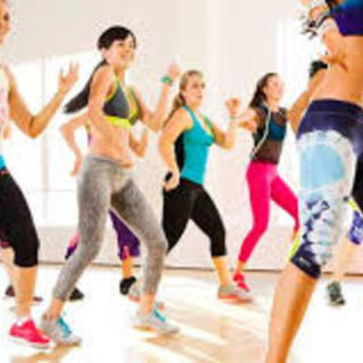 Timeline: Historia Una estrella en el mundo de fitness, “Beto” Pérez, entrenador de acondicionamiento físico, tropezó con el concepto de inspiración latina de baile-fitness a mediados de la década de los 90´s en su natal Cali, Colombia.