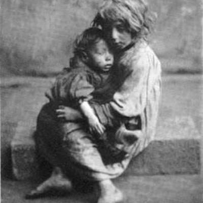 Timeline: SIGLO XIV- XVIII Se genera el abandono de menores. Se dispara el infanticidio