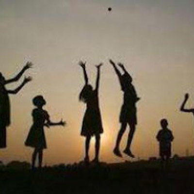 Timeline: TRAS LOS PASOS DE LA INFANCIA Y LA ADOLESCENCIA