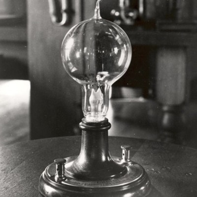 Timeline: Light Bulb