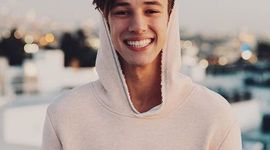 Timeline: Cameron Dallas- Clara e Julia Abdo