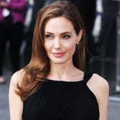 Timeline: Angelina Jolie - Marina e Giovanna Pittarelli