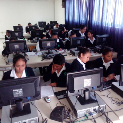 Timeline: La Evolución de las Tecnologías Educativas en el Aula (Ing. Juan A. Novelo Galindo)