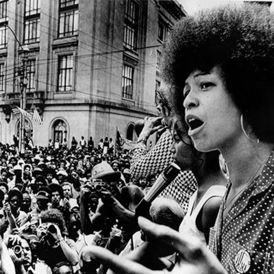 Timeline: Angela Yvonne  Davisen Biografia.