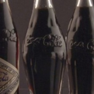 Timeline: Coca Cola- Giovanna Minelli, Gabriela Urbano, Regina da Matta