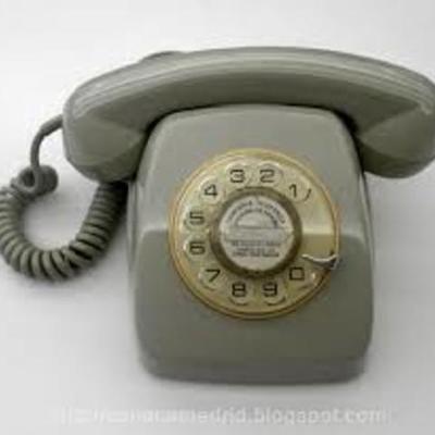 Timeline: TELEFONO .su inventor fue ANTONIO MEUCCE en el año 1857 lo creo para unir cu cuarto con la oficina, en lo personal el teléfono antes era publico es decir no se podría tener en casa