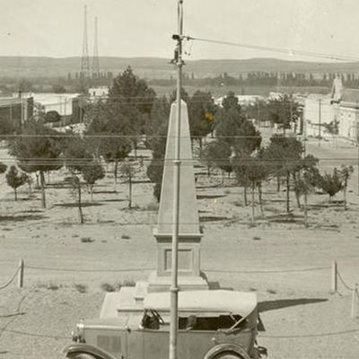 Timeline: SE TRASLADA LA CAPITAL. En 1904 se decidió el traslado de Chos Malal a la Confluencia