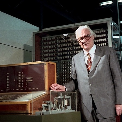 Timeline: La evolución de la informática en la comunidad