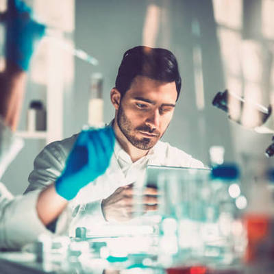 Timeline: Evolución de la tecnología a través del tiempo con respecto a la salud by Mariana Moguel Saury