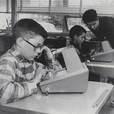 Timeline: Línea de Tiempo sobre el concepto de pedagogía y teorías del aprendizaje significativo